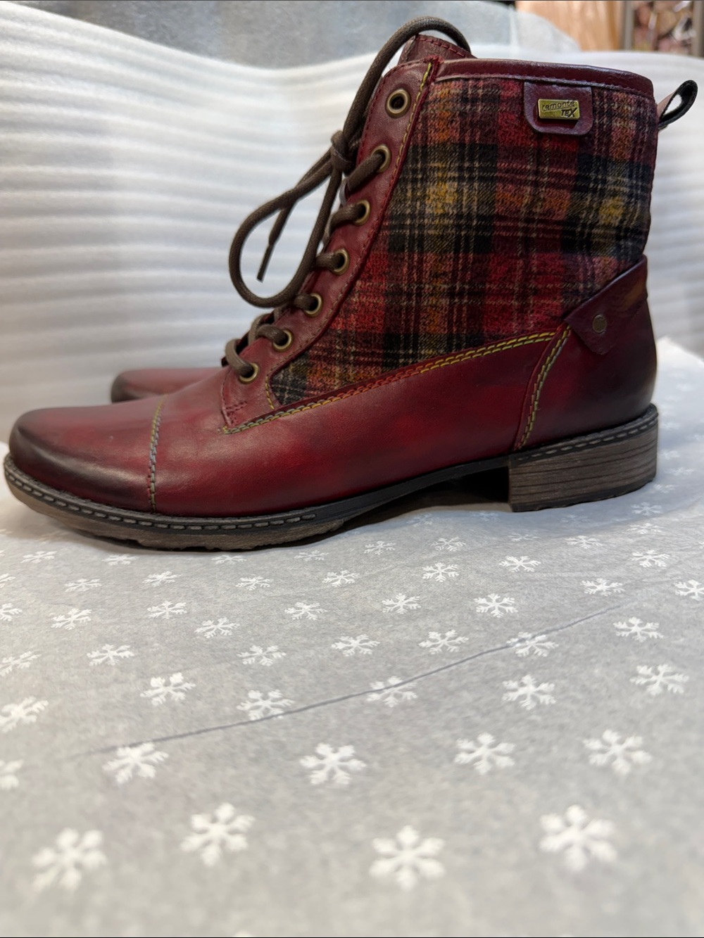 Remonte Red Leather Plaid Ankle Boots • EU 42 • New Without Tags